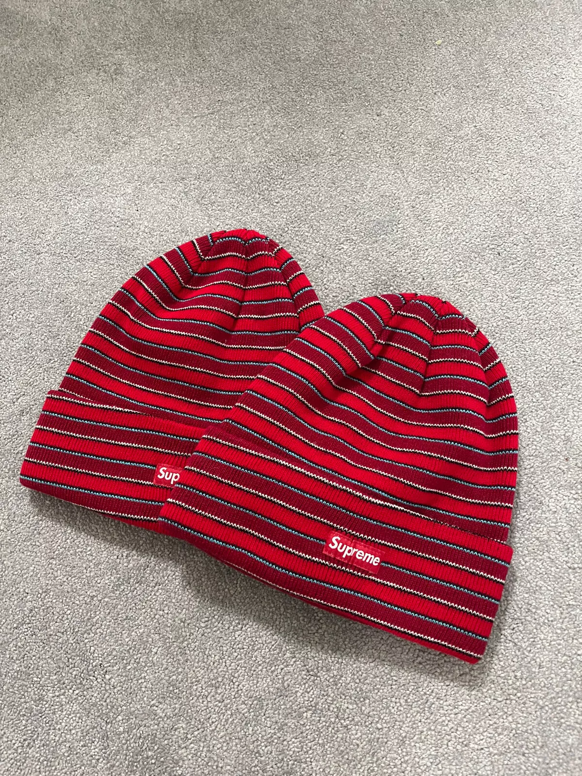 Bonnet neuf Supreme petite boîte logo rayures rouges DS