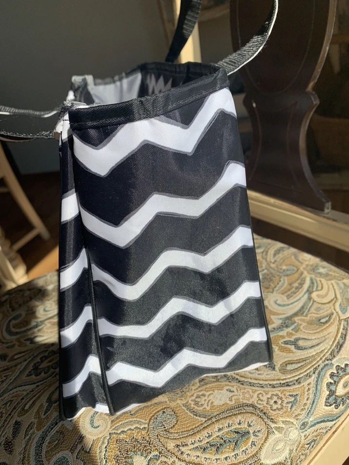Thirty-One True Beauty Travel Makeup Bag Retired Chevron Black & White KBM Tote - Image 4 of 4