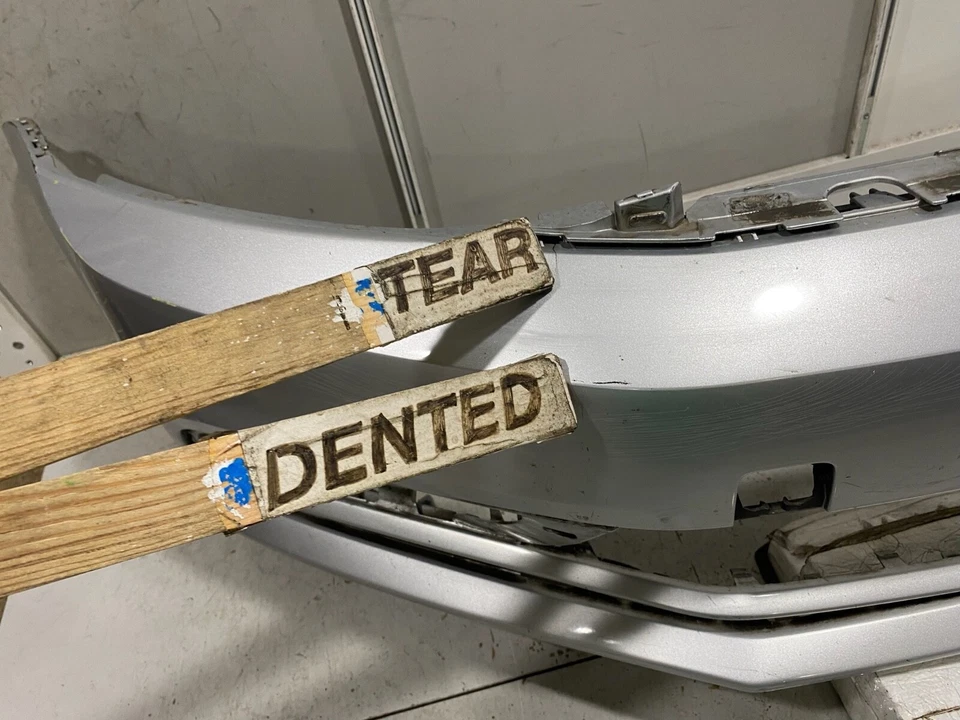 Cubierta de parachoques delantero original OEM 2015-2017 Volkswagen Jetta 5C6807217 Foto 4 de 4