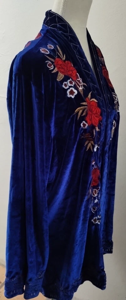 Cárdigan Kimono Manga Larga Terciopelo Azul Real Bordado Floral Sin Talla, Parece M Foto 4 de 4