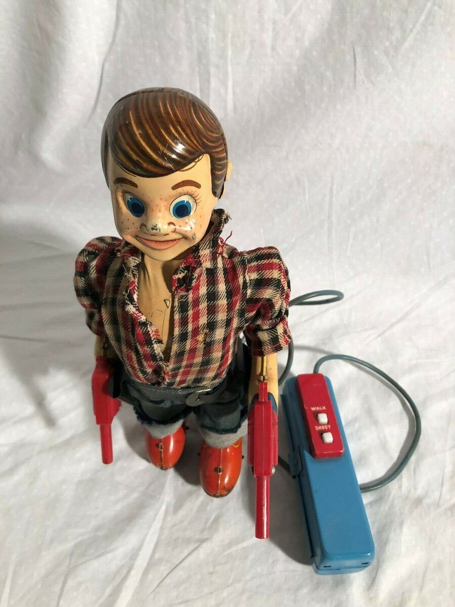Yonezawa Marshall Wild Bill Battery Operated Tin Toy 1960s Yonezawa Marshall Wild Bill Battery Operated Tin Toy 1960s