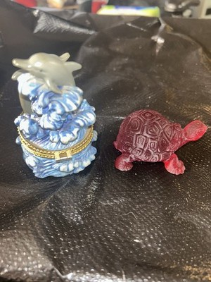 Selling For My Niece. 2 Trinkets. 1 Dolphin Trinket Box , 1 Red Resin Turtle.