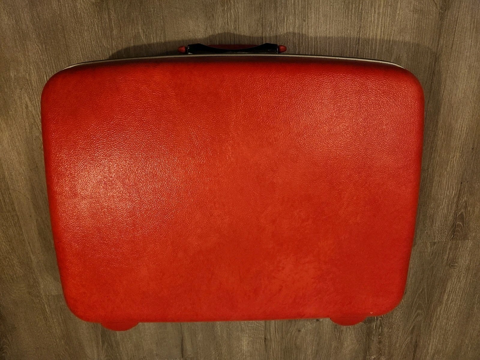 Vintage Samsonite Silhouette Suitcase Hardcover Carry On Red with Key 20x15x8 