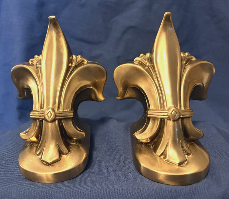 Vintage Heavy Brass Finish Fleur De Lis Bookends Art Deco Gothic 1940s Pair