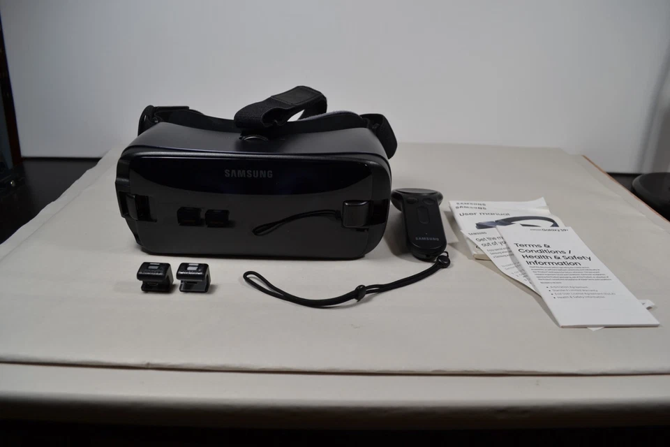 Equipo Samsung SMR324 con controlador VR alimentado por Oculus Foto 4 de 4