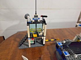 LOT OF 4 LEGO CITY POLICE COMMAND CENTER  7743 WITH SETS 7287, 7286, & 7741