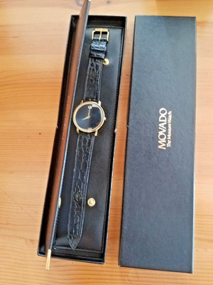 Movado Men's Museum Classic watch, 40 mm yellow gold black dial