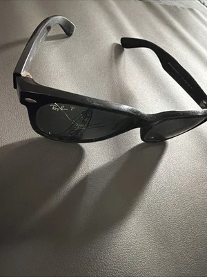 Ray-Ban Wayfarer Sunglasses polarised 2132 (crack)