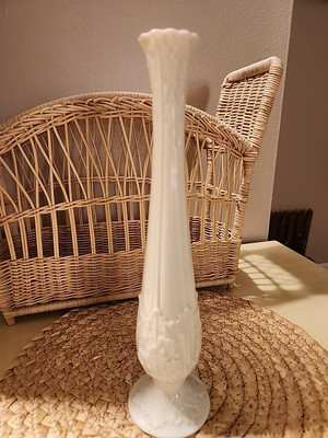 Vintage Lenox Woodland Ivory Leaf Embossed Flower Bud Vase 10,75''