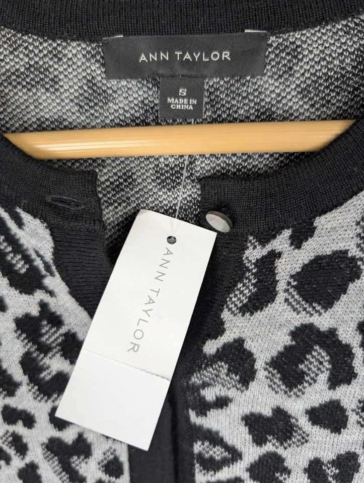 Cárdigan Suéter Ann Taylor Mujer Pequeño Gris Negro Leopardo Botón Frontal Nuevo con Etiquetas Mb Foto 2 de 4