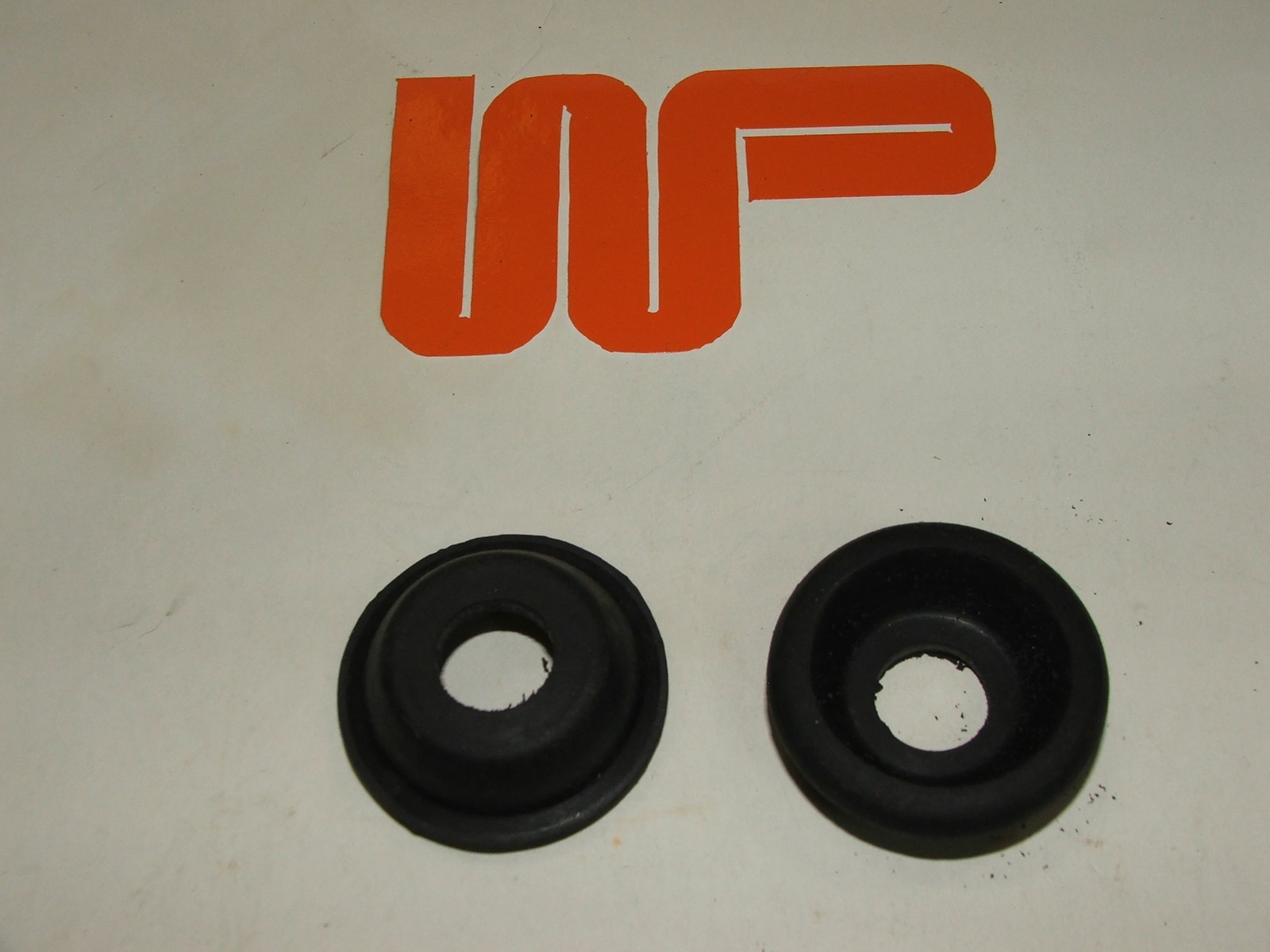 CLASSIC MINI FRONT SUSPENSION BALL JOINT RUBBER DUST COVERS X 2