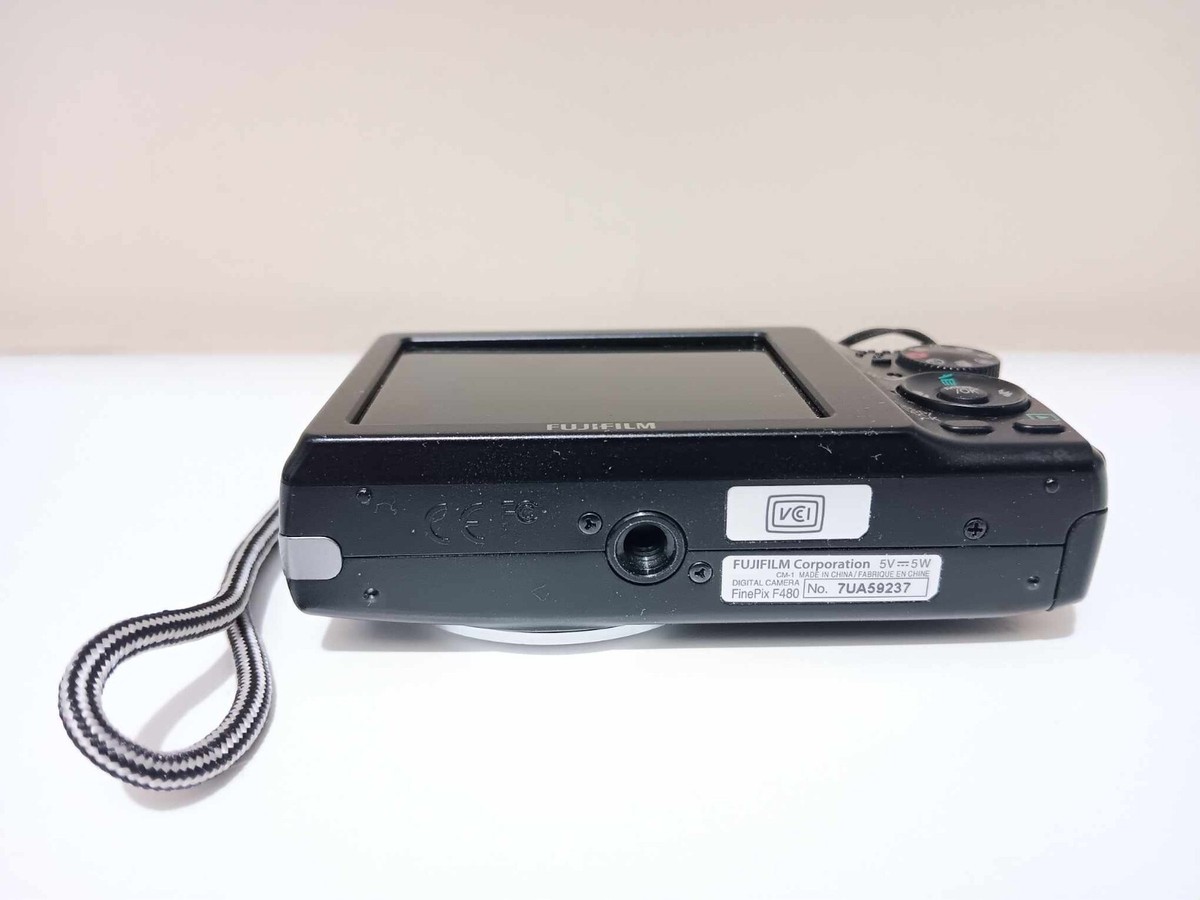Fujifilm FinePix F480 Digital Camera Bundle | eBay