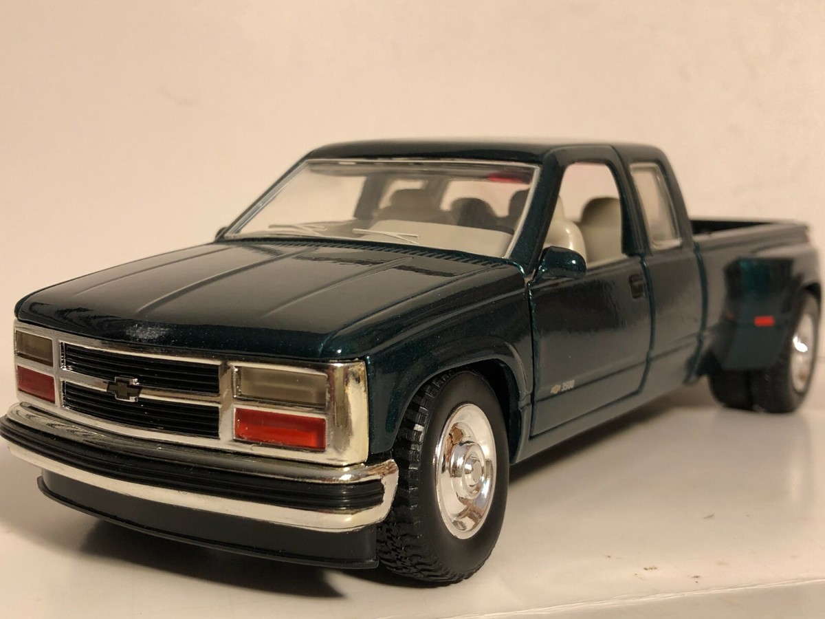 ONE OF SUPERIOR 1995 CHEVY C/K PICKUP TRUCK 3500 1:24 DIECAST