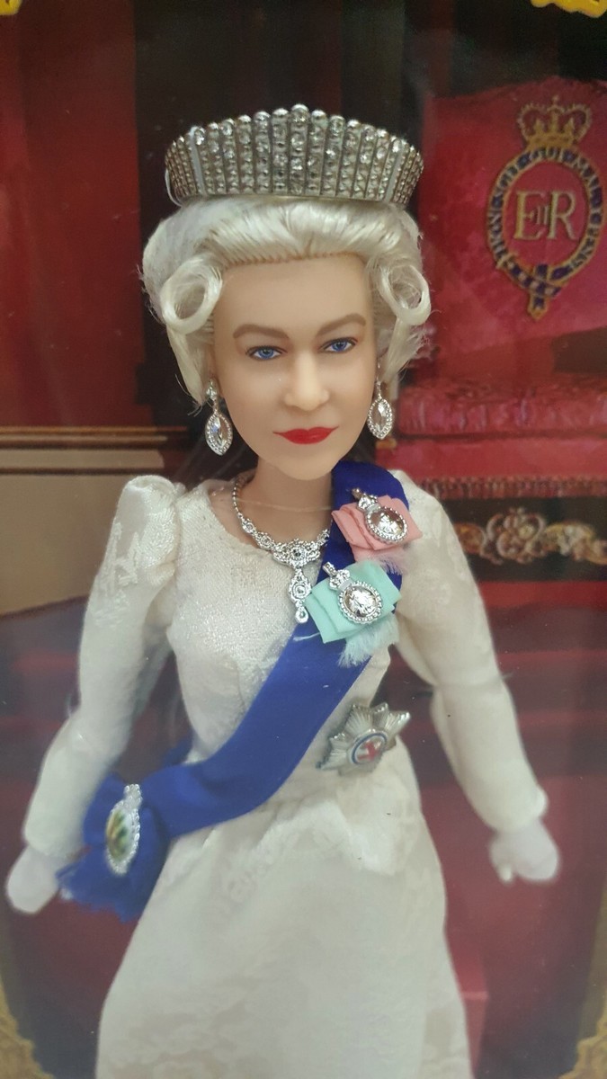 Barbie Signature Jubilé de Platine Queen Elizabeth II Mattel en boite