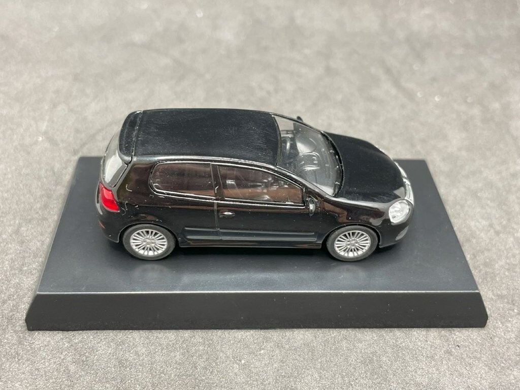 Kyosho 1/64 Volkswagen collection Golf R32 black diecast