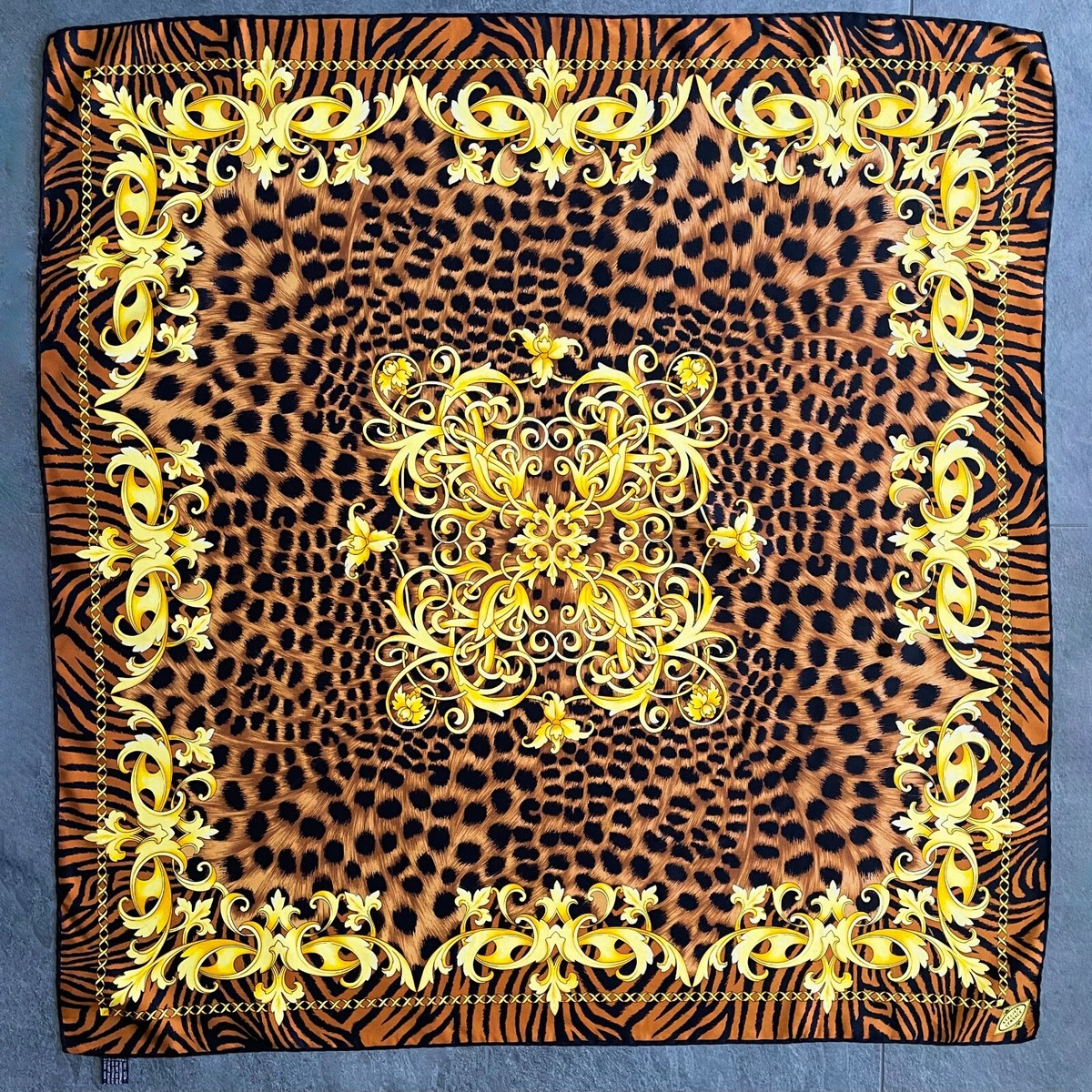 GIANNI VERSACE silk scarf Barocco & Animal print size 34