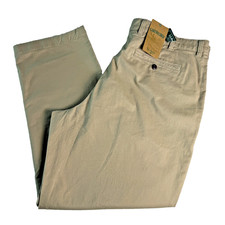 NWT L.L. Bean Natural Fit Mens Khakis Sz 40x3...