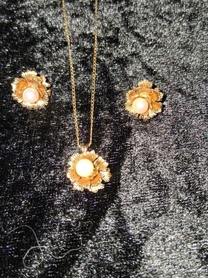 1971 AVON ''Evening Creation'' Gold-tone Floral Design w/ Faux Pearls