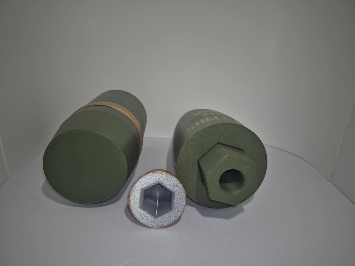 105mm TNT SHELL M1 プラスチックレプリカディスプレイ用 105MM M1 Artillery Shell TNT - Full Size Replica, Fake 3d Printed