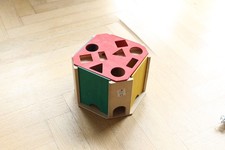 Selecta Quatrino HOlz-box sorting box shapes colors wooden toys circle house