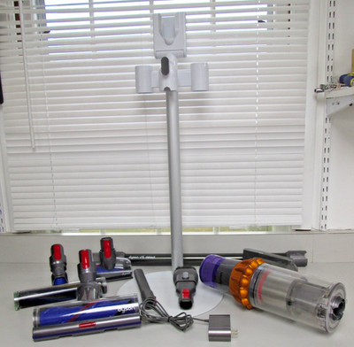 Dyson V15 Detect Pro Cordless Vacuum Cleaner w/ Floor Dok & original box