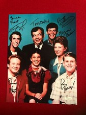 Happy Days, "Autographed" (JSA) Cast Photo (7) Members (Scarce) The Fonz