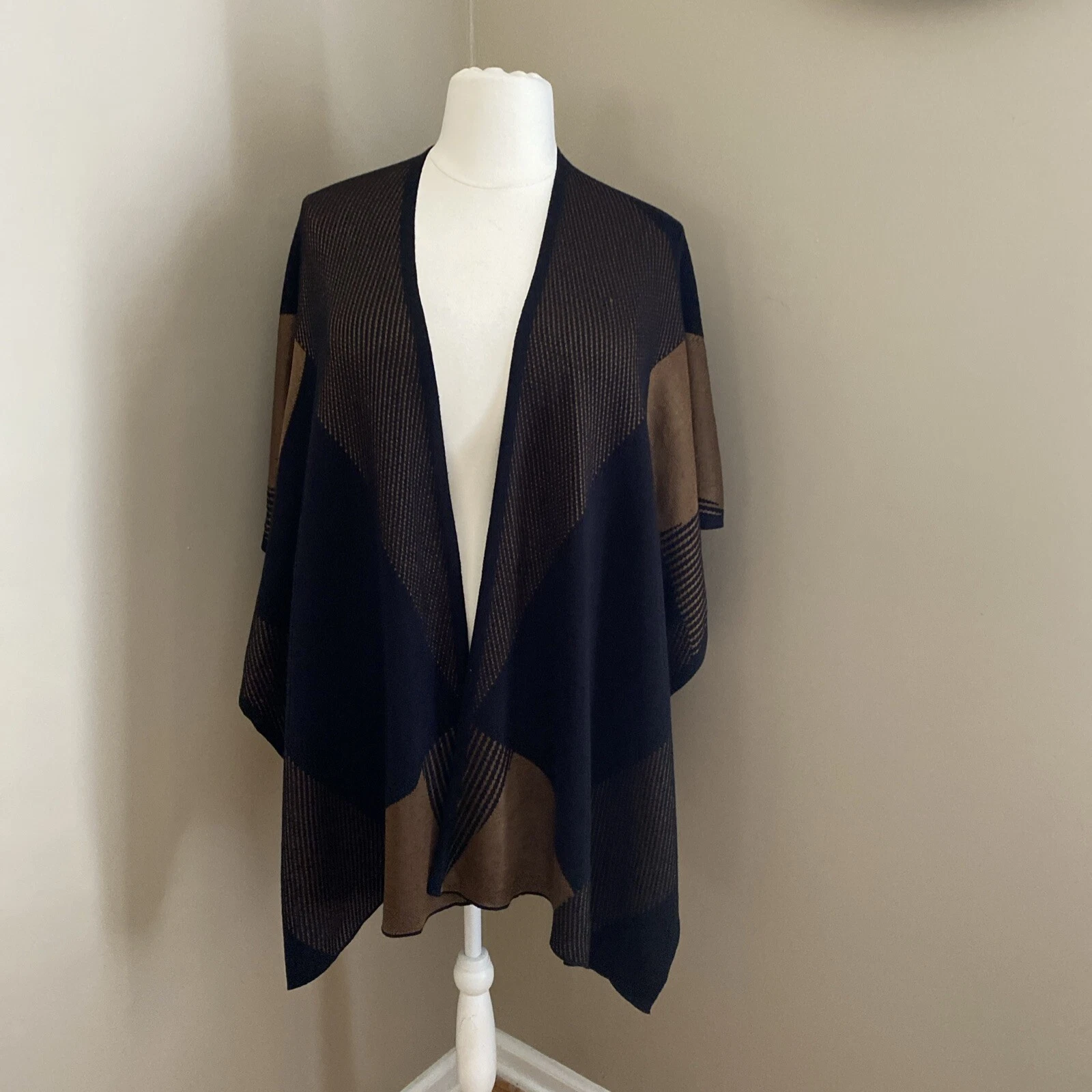 Chico's Ruana Black/Brown Plaid Sweater Knit Poncho Wrap Shawl Size Large/XL
Opens in a new window o