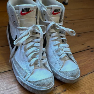 Nike Blazer Mid 77 High Top Sneakers White/Black Lace-Up Rubber Outsole