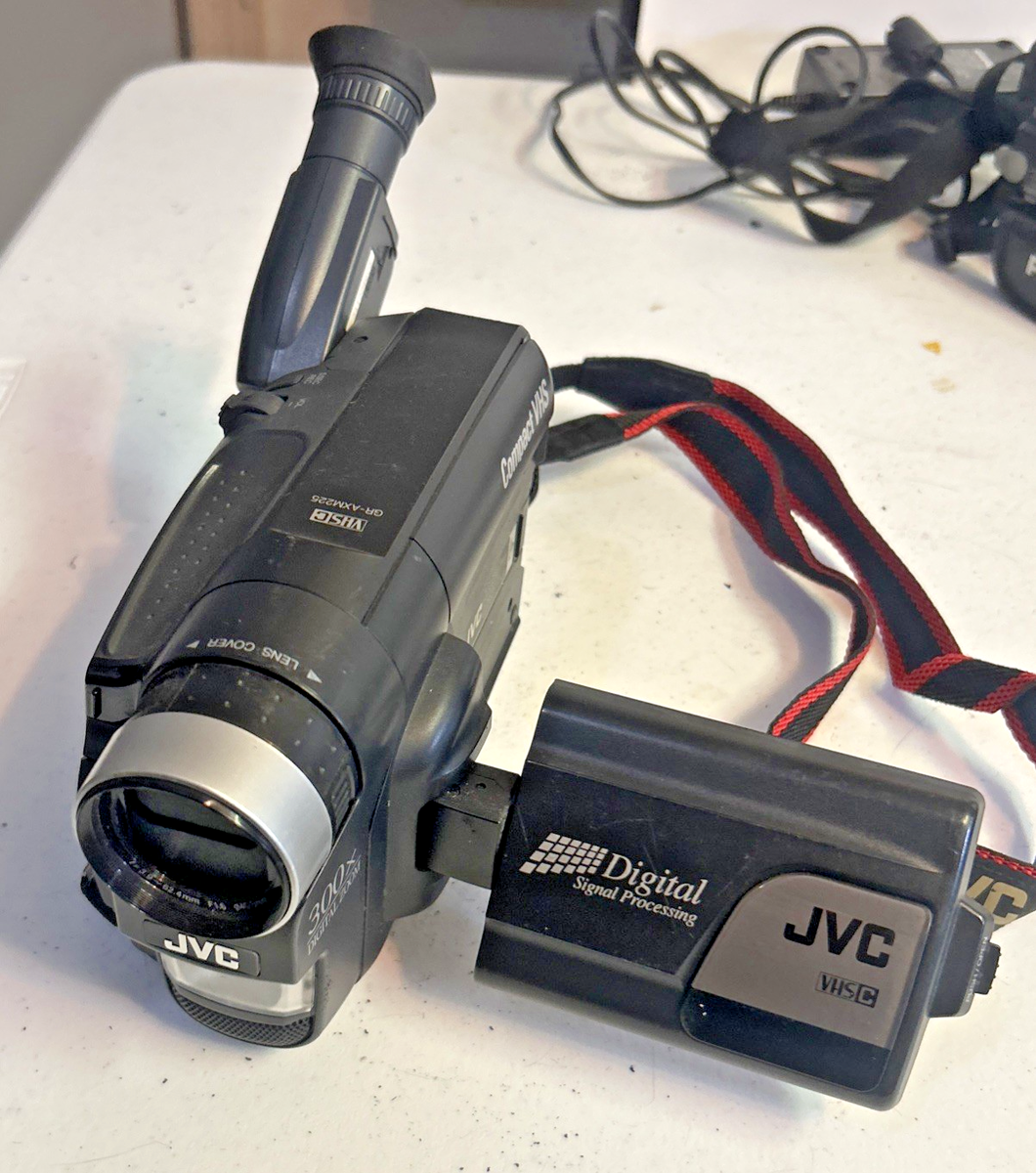 Victor VHS-C 液晶モニター付きビデオカメラ　GR-AXM700 Victor VHS-C 液晶モニター付きビデオカメラ GR-AXM700 Yahoo