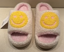 Smiley Face Women Slippers Size Medium 7-8 White / Pink Slip-On. NEW w/ Tags