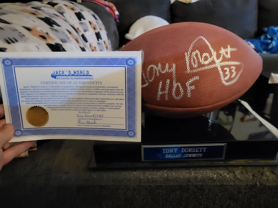 Fútbol americano autografiado por Tony Dorsett en un estuche con certificado de autenticidad Dallas Cowboys Foto 4 de 4