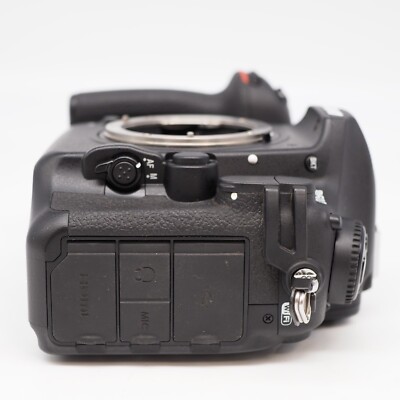 Nikon D500 20.9MP Digital SLR Camera Body(Shutter Count Nikon D500 20.9MP Digital SLR Camera Body(Shutter Count