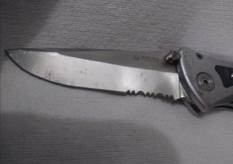 Cuchillo Plegable Magnum Cuchillo de Bloqueo Inoxidable Plateado y Negro Industrial con Clip Foto 2 de 4