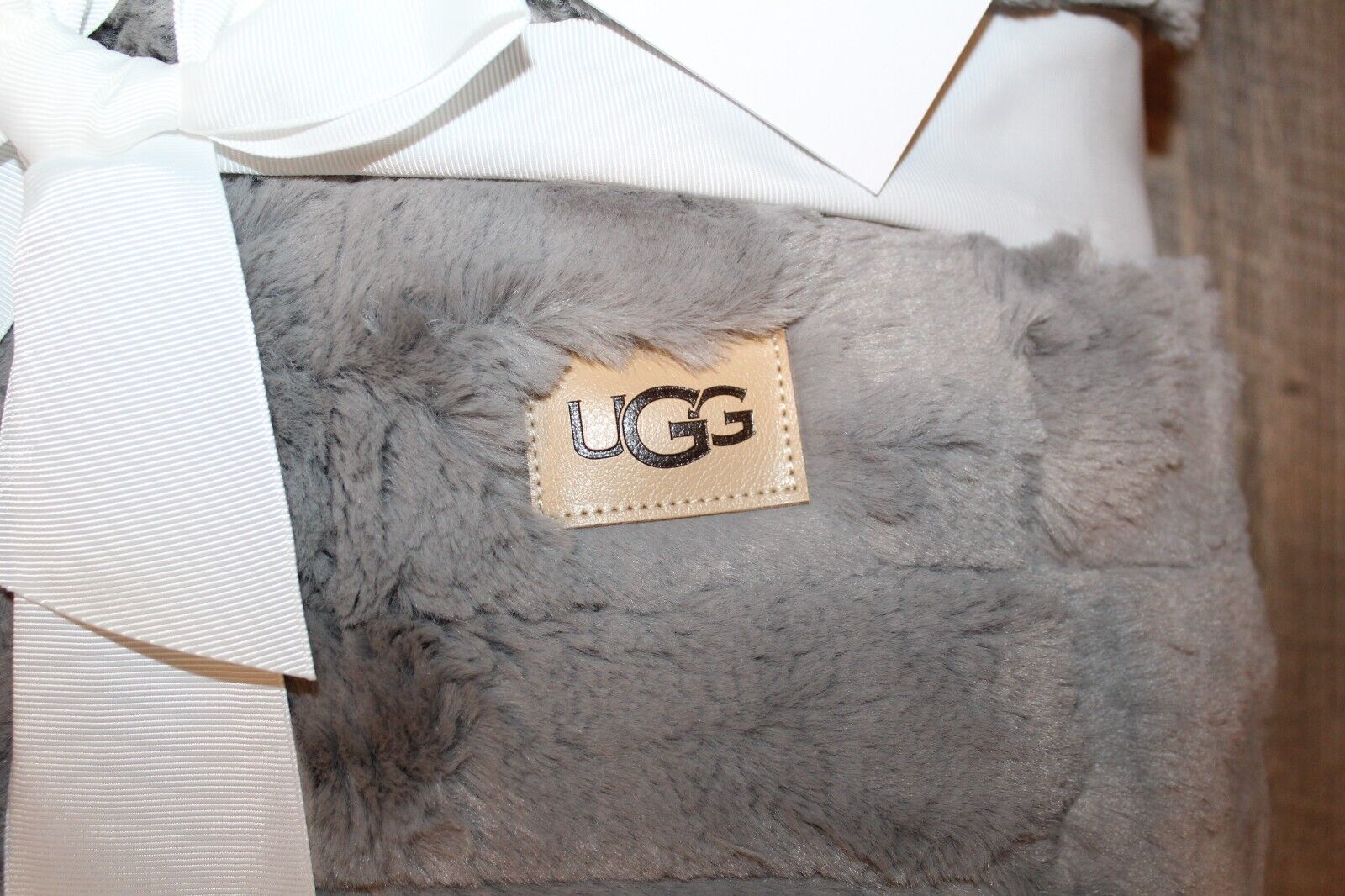 New with Tags UGG Home Yoselin Throw Blanket Gray 50 X 70