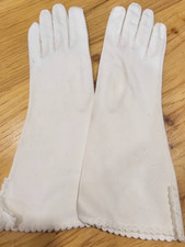 Vintage Crescendoe Womans Gloves off white size 6 1/2 collectable