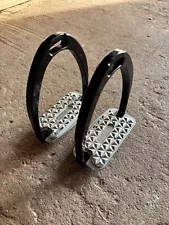 Tech Stirrup Siena Jumper Wide Footbed Stirrup Iron - Size 4.75 - Black