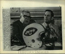 1973 Press Photo New York Jets Head Coach Weeb Ewbank Speaks at News Conference.
