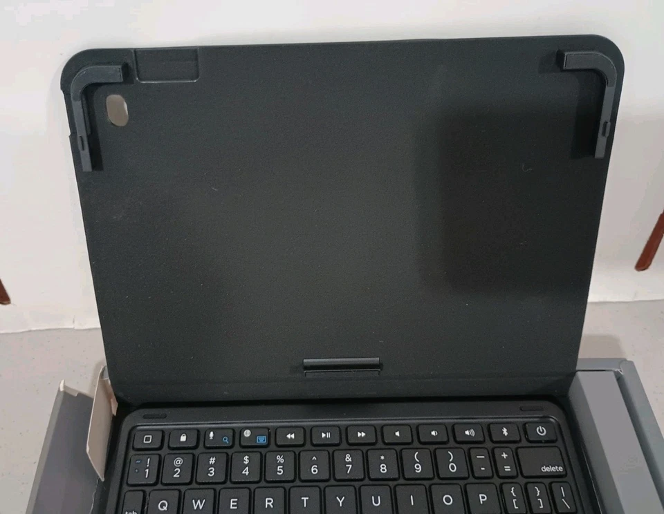 ZAGG Messenger Case with Keyboard for iPad mini 4 (Open Box) - Image 3 of 4