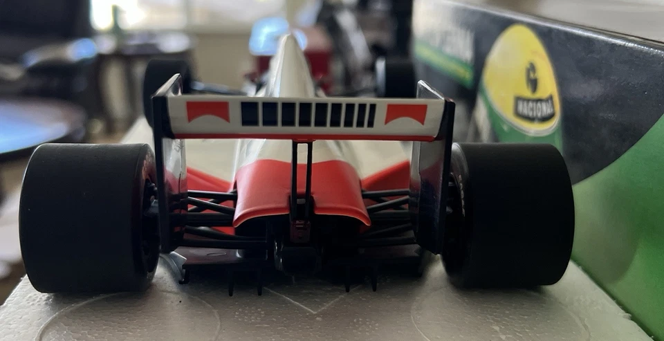 1:18 McLaren MP4/5 Ayrton Senna 1989 World Champion 891801 - Image 2 of 4