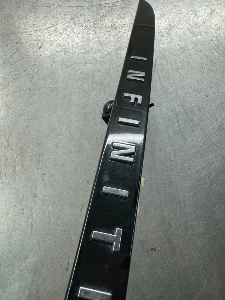 Infinity QX30 2017 puerta trasera hatchback moldura con cámara OEM 2218702410 Foto 2 de 4