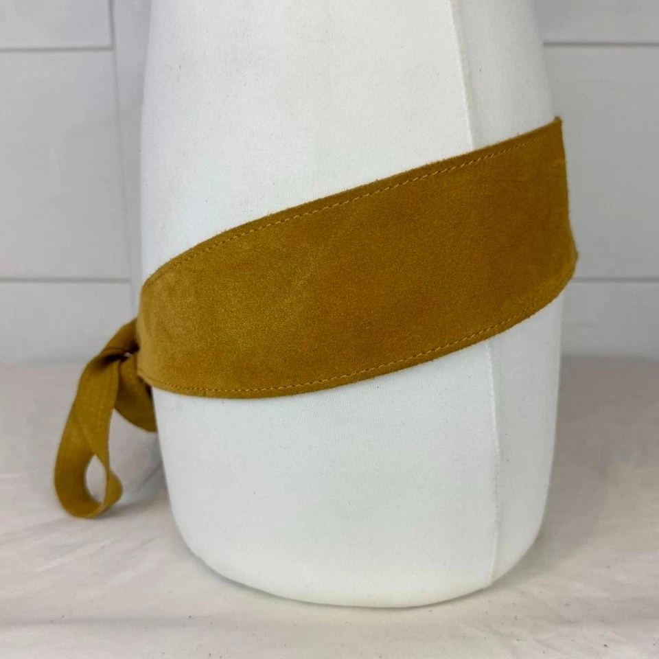 Vintage 90s Vera Pelle wide double wrap soft suede belt in yellow. Self tie bow - Image 3 of 4