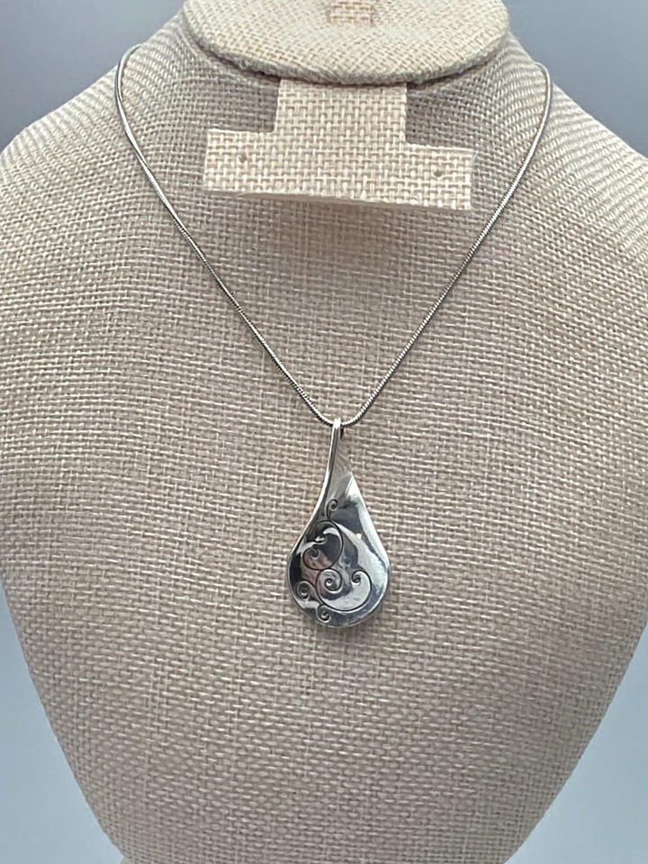 Collar Giratorio Brighton De Colección Remolino Reversible Placa de Plata Grabado Desplazamiento Foto 3 de 4