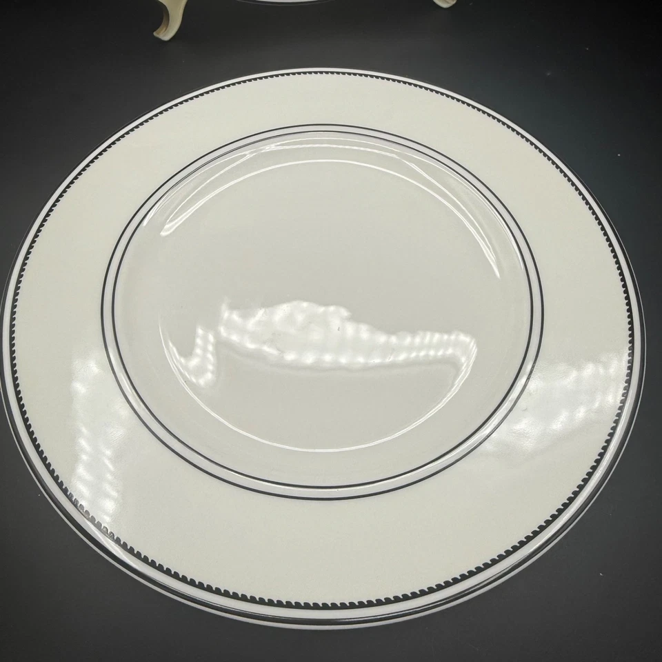 Par de platos de cena en blanco y negro descontinuados Ralph Lauren Spectator Foto 2 de 4