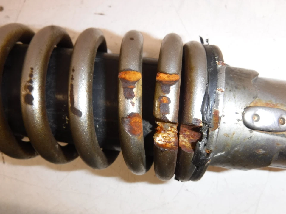 Yamaha XS850S 1980 AMORTIGUADOR TRASERO 3J2-22210-00-00 Foto 2 de 4