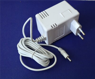 MEDISANA AC/ DC-Adapter/ FGY-D1351000 - OUT: 13,5 V - 1 A - IN: 230 V - 130 mA