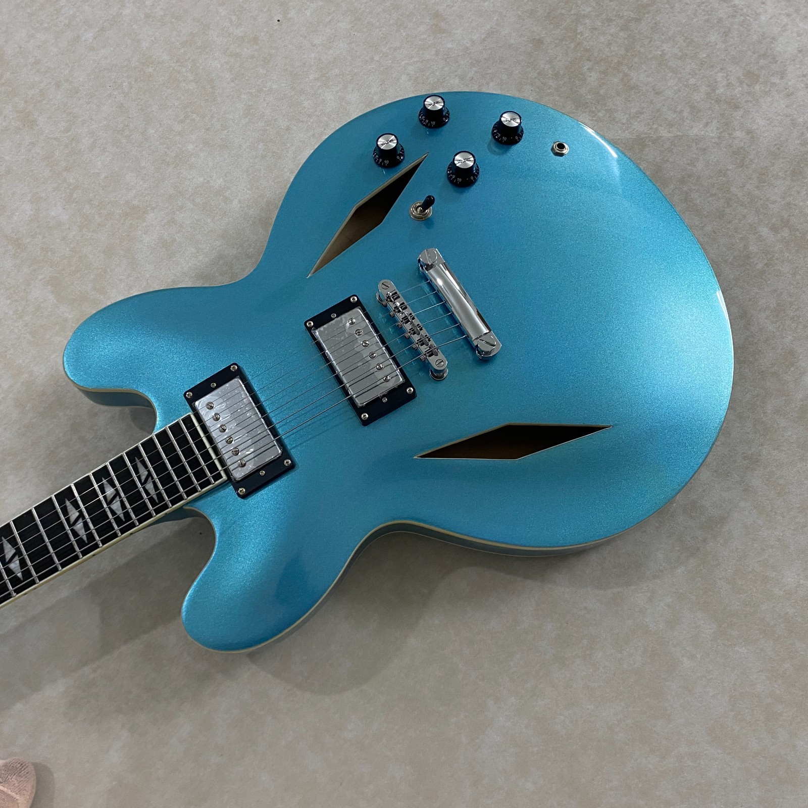 Low Price Sale Dave Grohl Signature DG-335 Electric Guitar Maple Body US stock