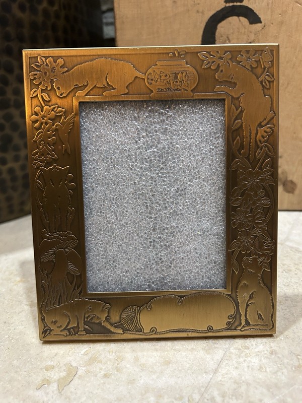 MW CARR Vintage Solid Brass Decorative Cat 3x4 Picture Frame - Gold Tone