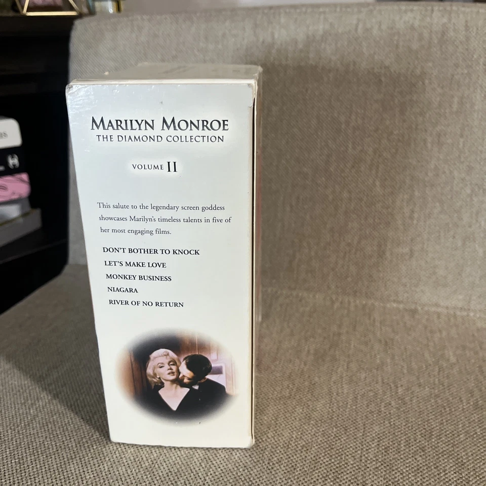 Marilyn Monroe: The Diamond Collection Volume 2 (VHS, 2002, 5-Tape Set) preowned - Image 2 of 4