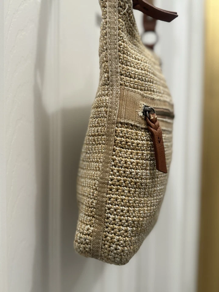 Cartera de hombro The Sak beige color paja tejido macramé Foto 4 de 4