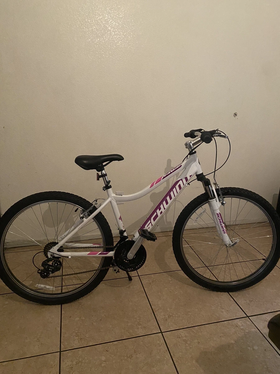 Schwinn women's 26 mountain bike hotsell